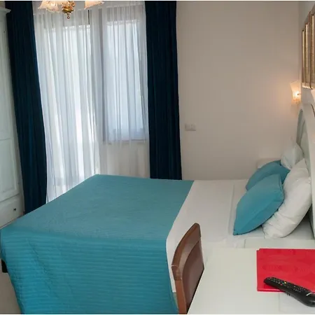 Apartamento Monica - *