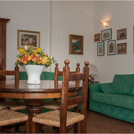 Apartamento Monica - *